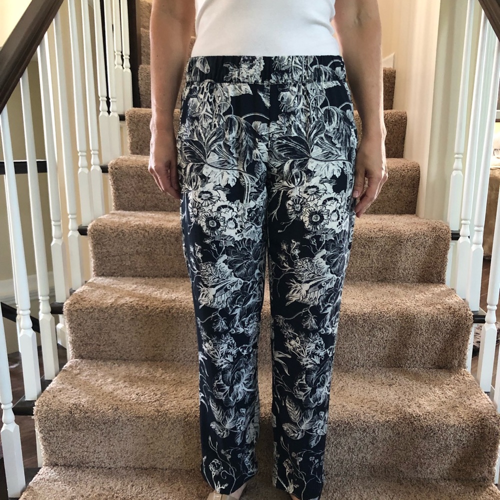 EUC - worn twice. LOFT navy/off-white floral pants